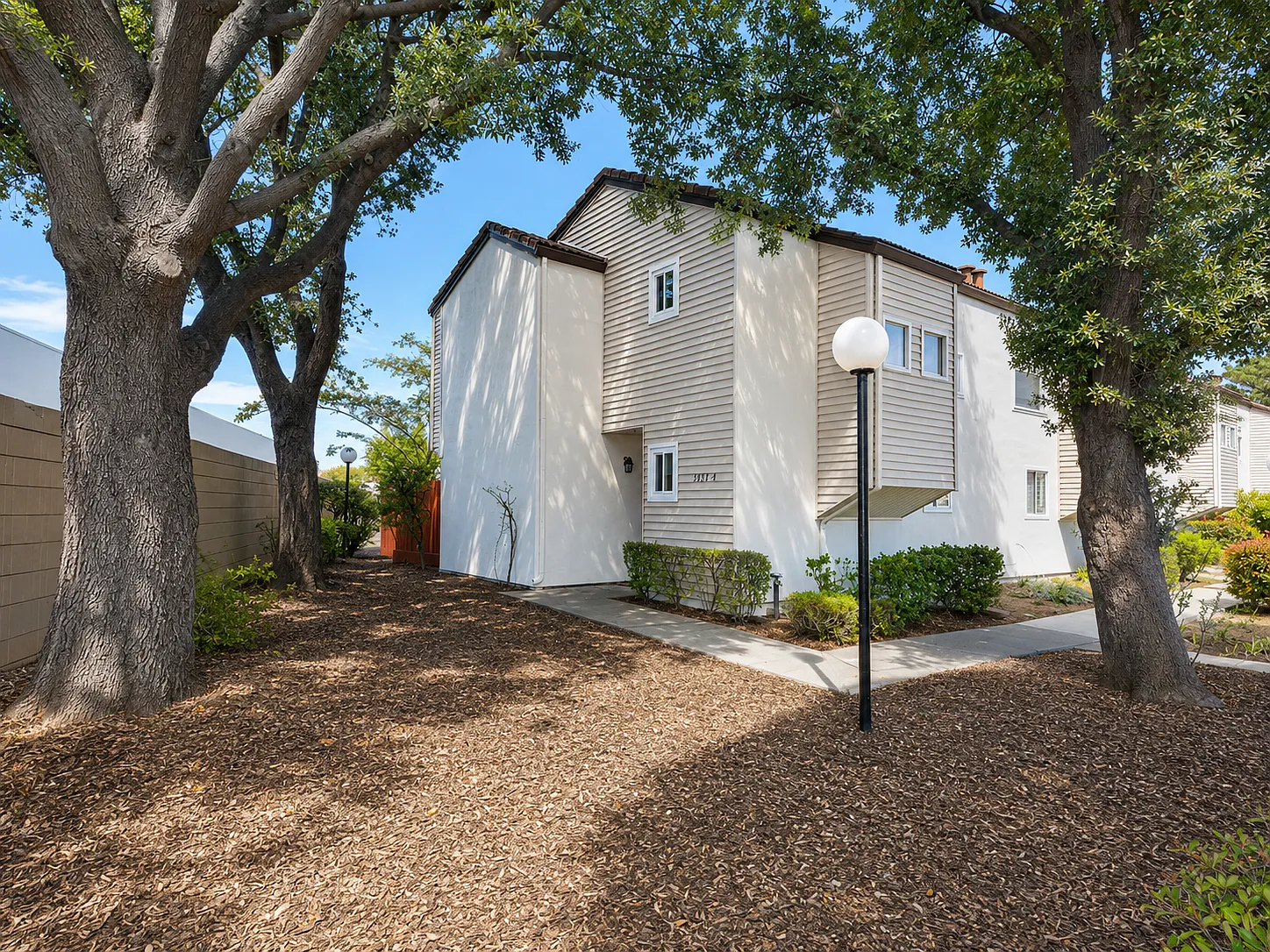 1409 Bel Air Dr — Photo 1