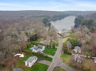 98 W Lake Rd, Trumbull, CT 06611