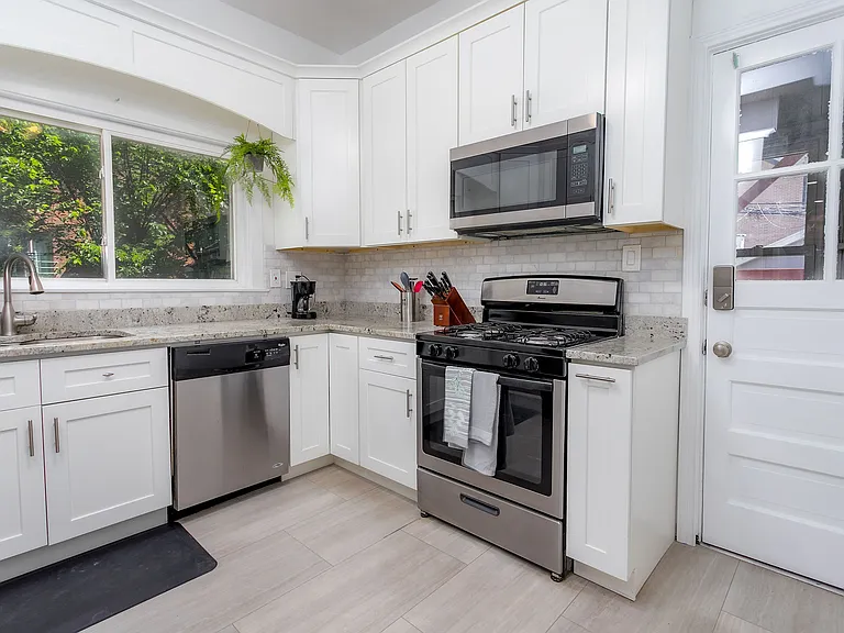 3123 N Southport Ave #1 — Photo 8