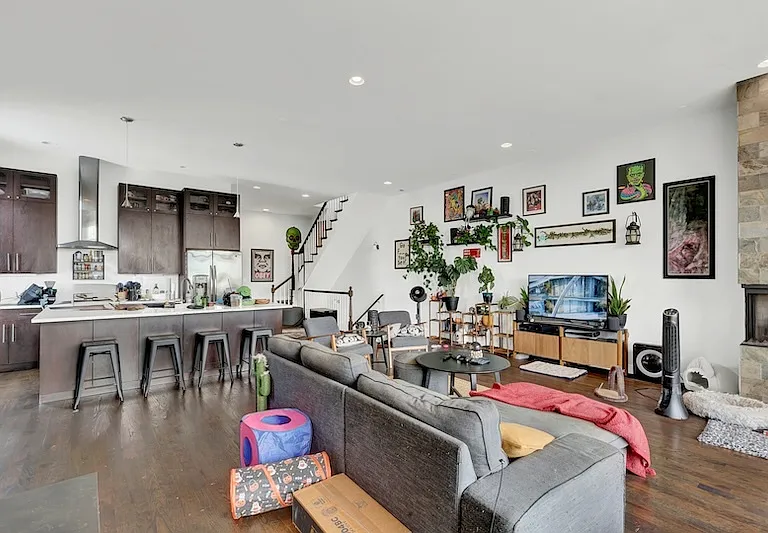 1045 N California Ave #4 — Photo 3