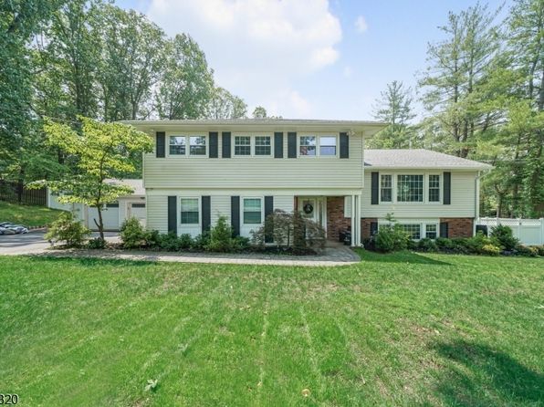16 Westminster Dr