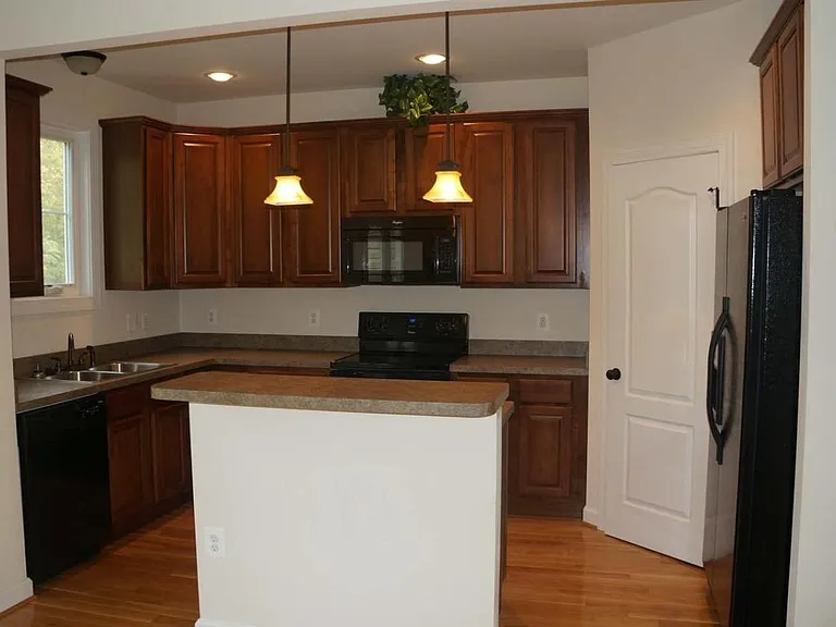 Eat Over Bar and Walk In Pantry