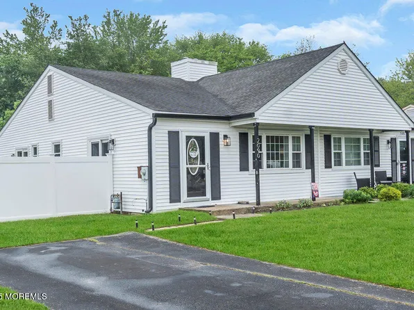 2090 Lamplighter Drive, Toms River, NJ 08753