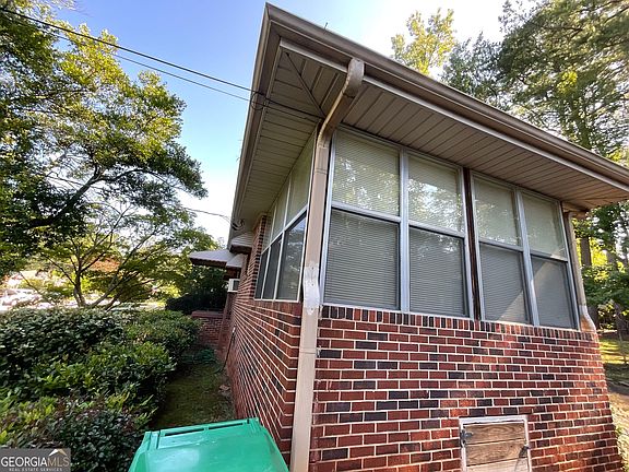 5th image of 2086 Edgemore Dr