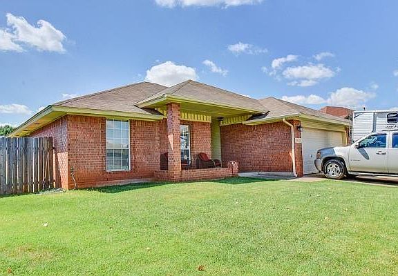 2nd image of 2605 E Hills Dr