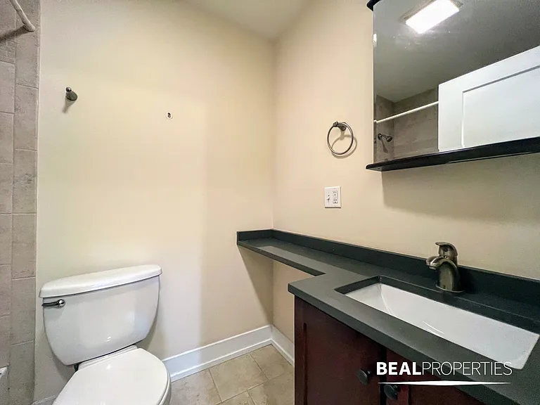 555 W Arlington Pl — Photo 5