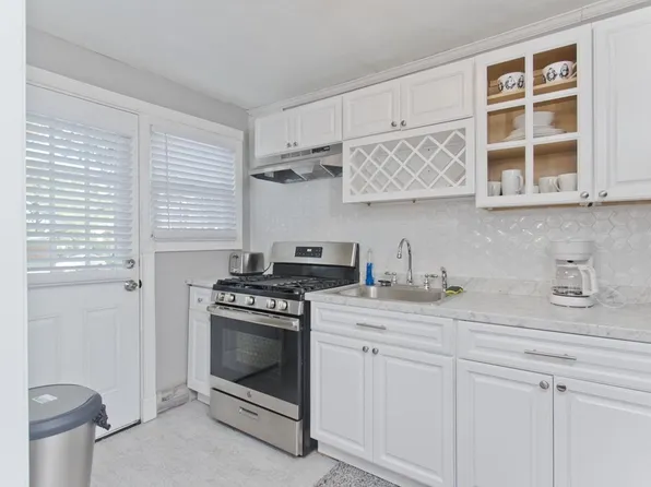 44 Colony Rd, West Springfield, MA 01089