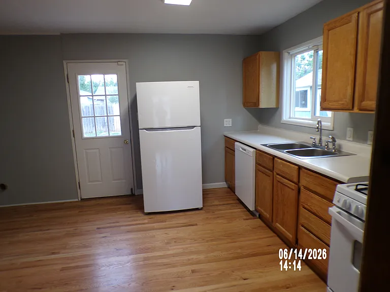 1137 Florence Ave — Photo 8