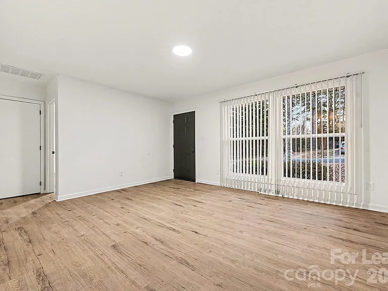 5003 Lakecrest Dr — Photo 6