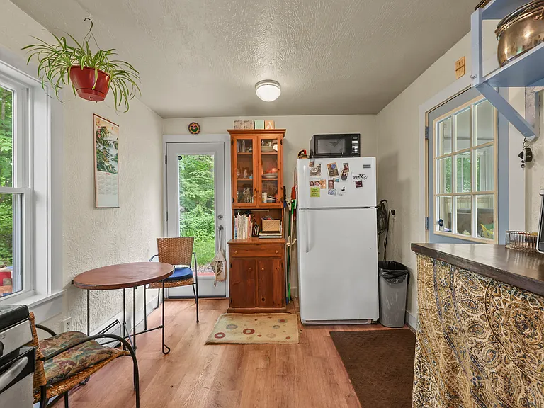 33 Saint Anns Ave — Photo 9