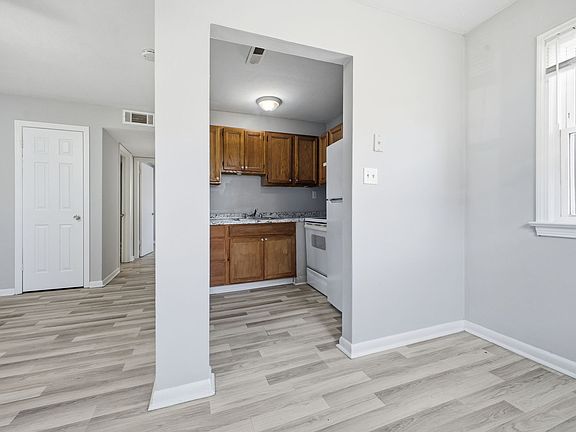 5th image of 507 Ashlawn Dr APT 1