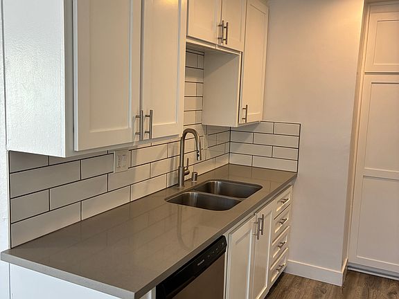 3rd image of 119 N Hayworth Ave #203