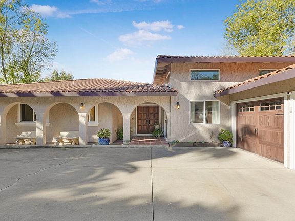 4th image of 16755 Oak View Cir