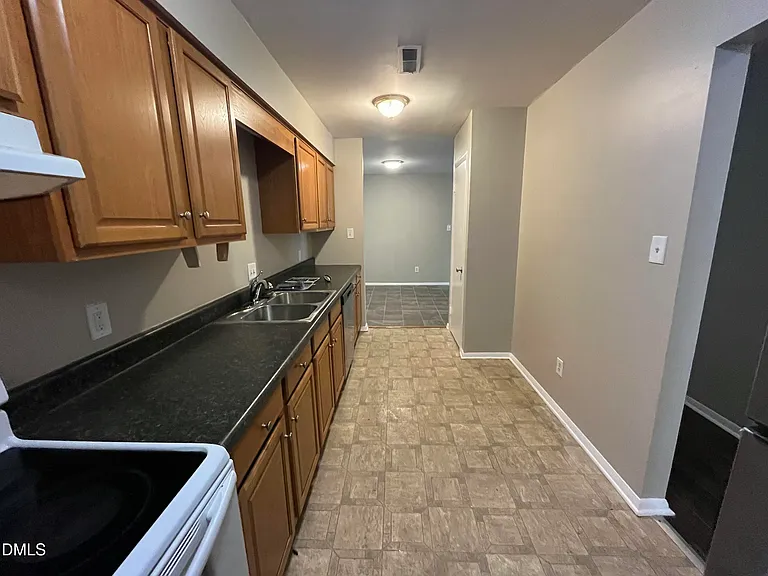 1022 Sandlin Pl #J — Photo 7