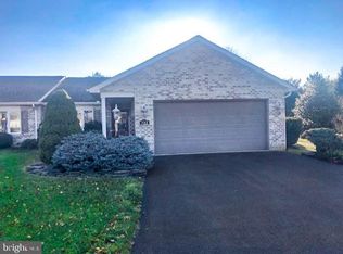 322 Sunbrook Dr, Chambersburg, PA 17201