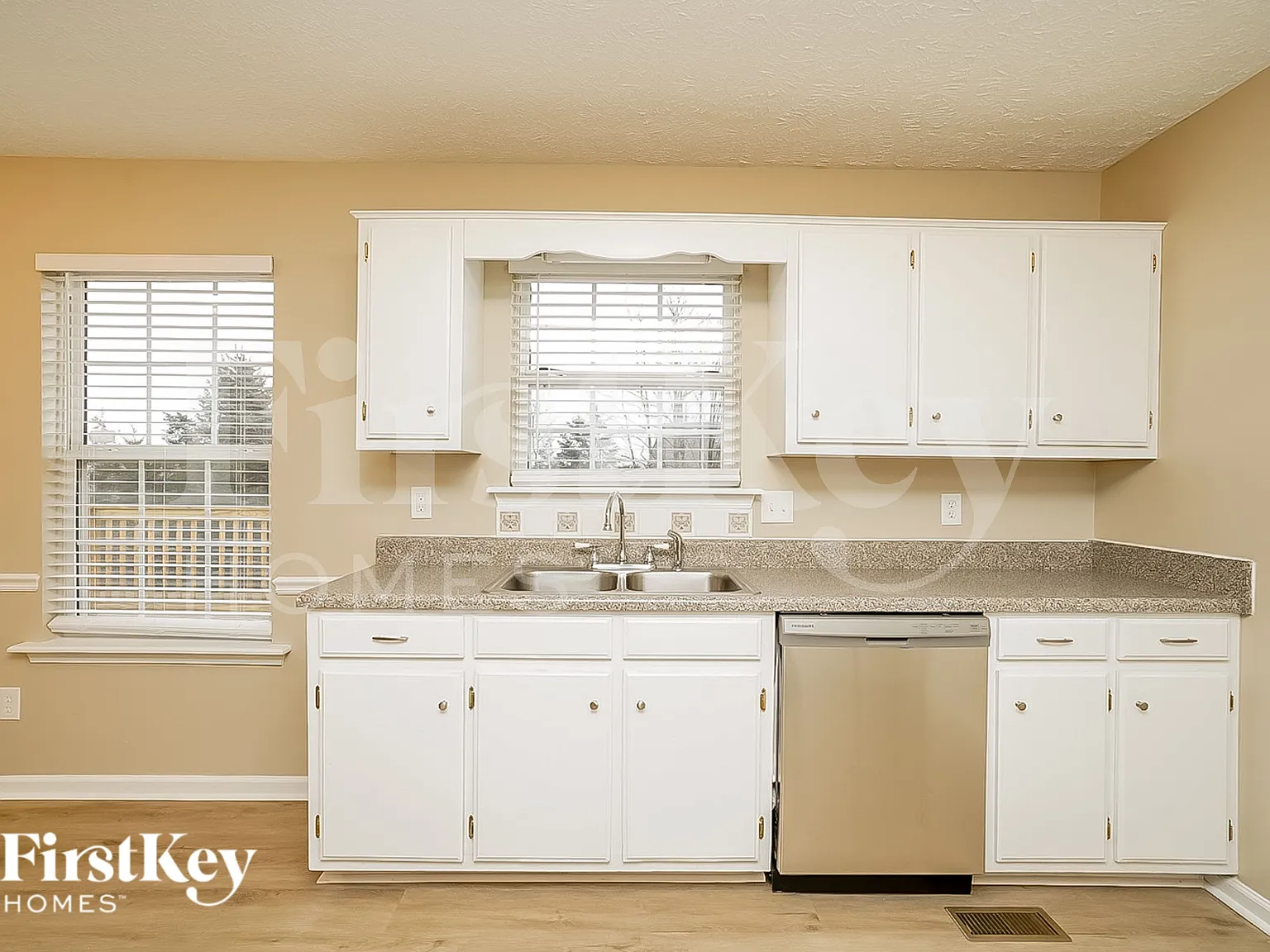 3 bed, 2.0 bath, 1080 sqft, $2,000 — Photo 4