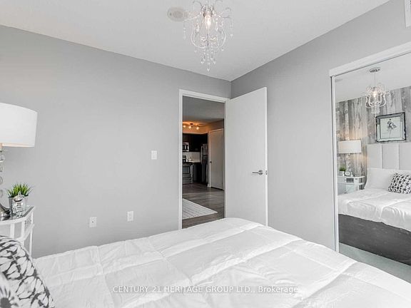5th image of 621 Lansdowne Ave #812