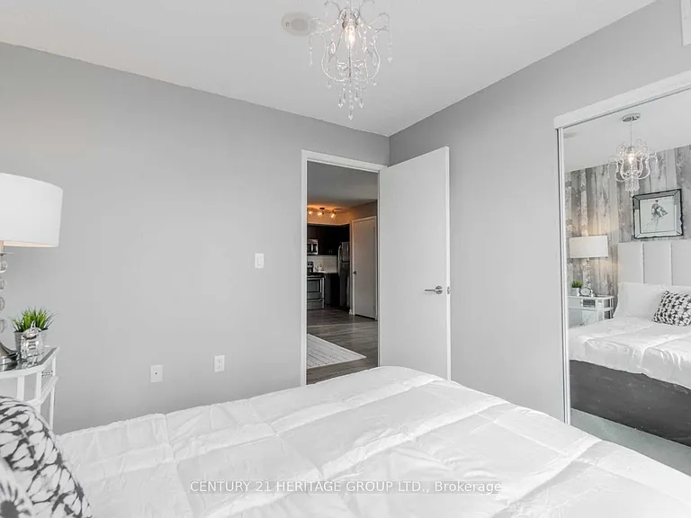 621 Lansdowne Ave #812 — Photo 5