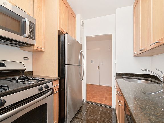 4th image of 412 E 55th St #3H
