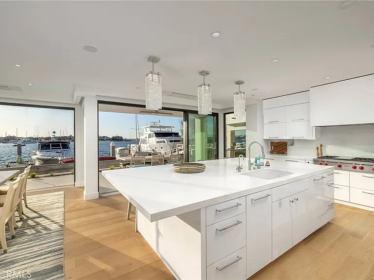 130 S Bay Front — Photo 13