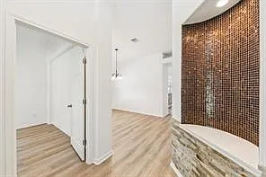 4 bed, 2.0 bath, 1963 sqft, $2,350 — Photo 4