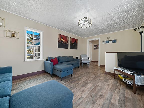 5th image of 1007 W Saint Louis St