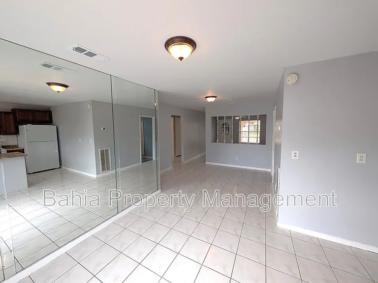 1803 E Humphrey St — Photo 8
