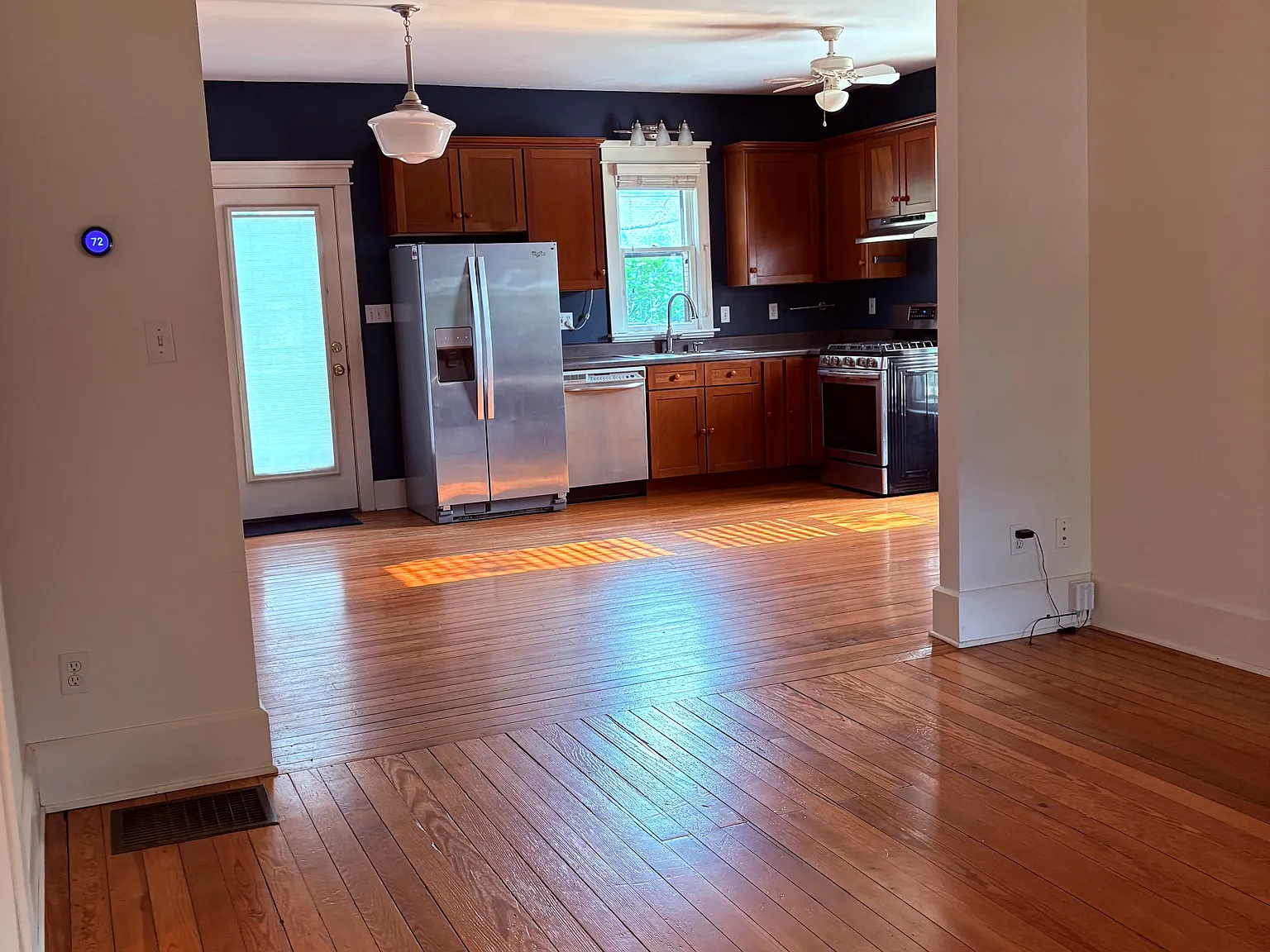 2 bed, 1064 sqft, $2,050 — Photo 3