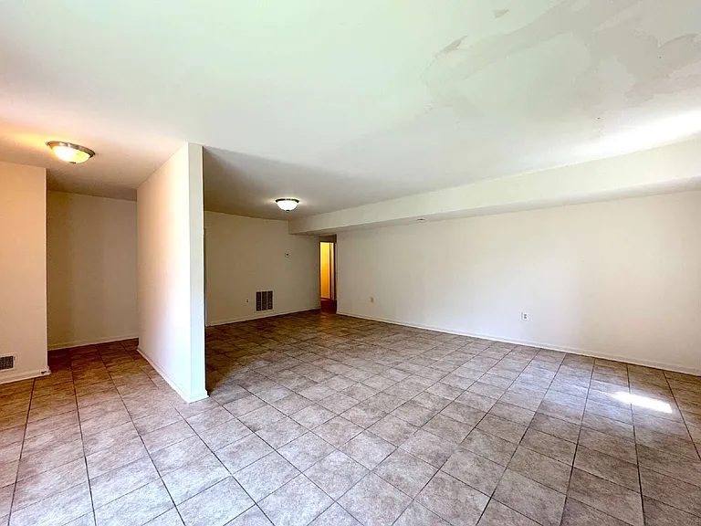 4675 Logsdon Dr — Photo 3