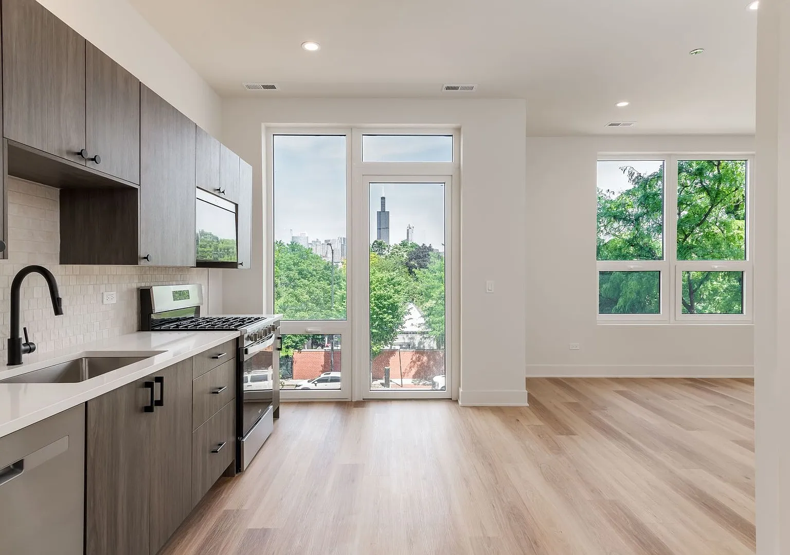2 bed, 2.0 bath, 1070 sqft, $3,495 — Photo 4