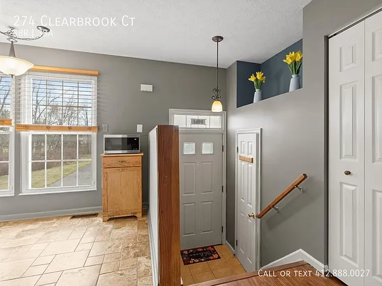 274 Clearbrook Ct — Photo 2