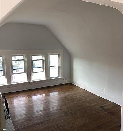 3rd image of 83 Parkwood Ave APT 3