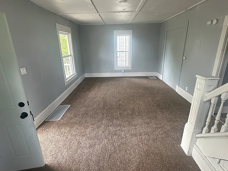 915 Troy Pl NW — Photo 2