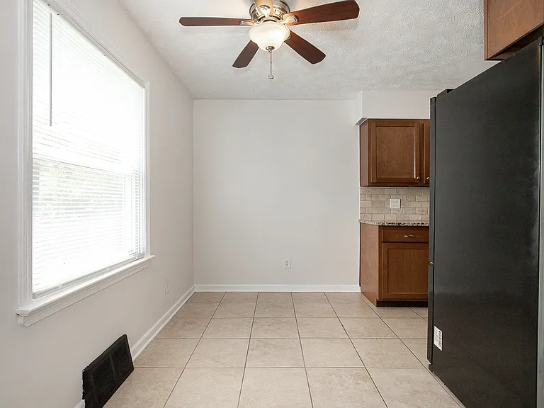 21350 Priday Ave — Photo 8