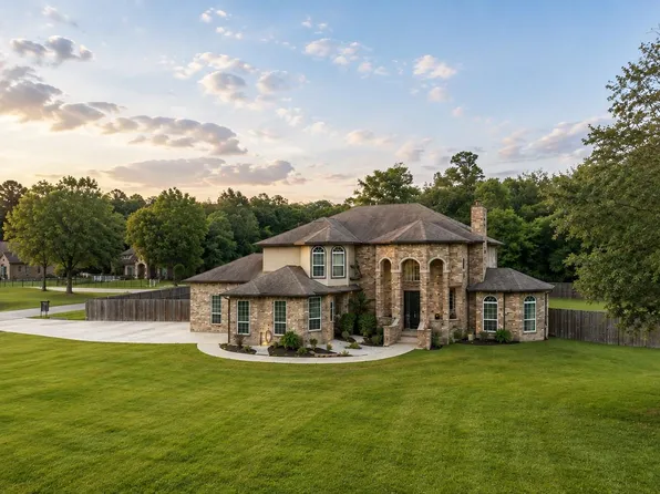 1202 Rocky Falls Ln, Huffman, TX 77336