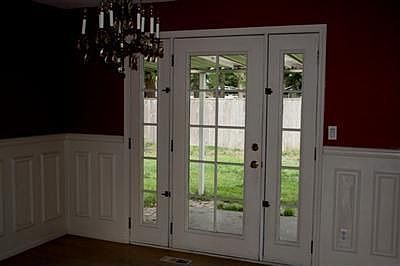 French door is shut but can be opened 3 different ways.