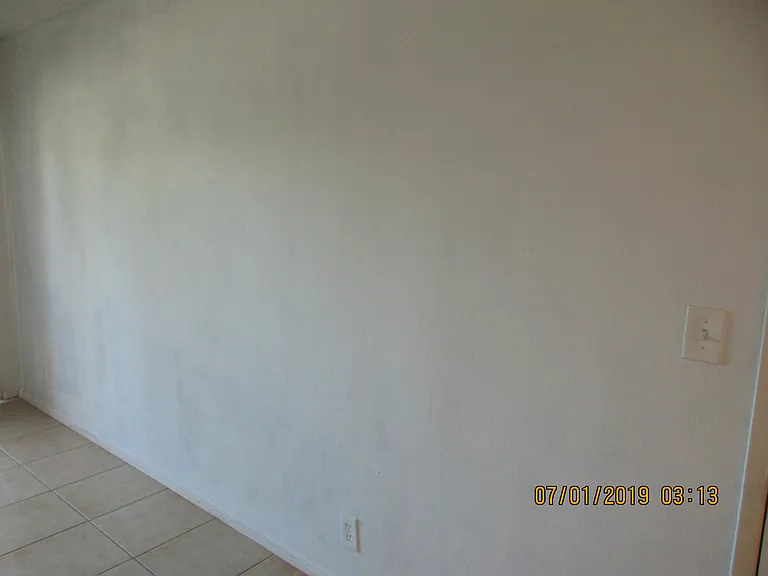 Mesa Manor Apartments — Photo 15