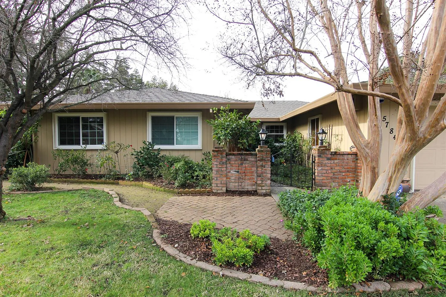 5784 Haskell Ave photo 1