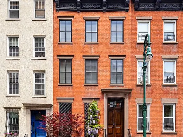 445 W 44th St, New York, NY 10036