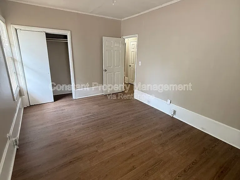 614 W Poplar St — Photo 11