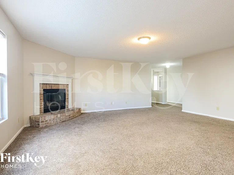 9214 Bainbridge Dr — Photo 3