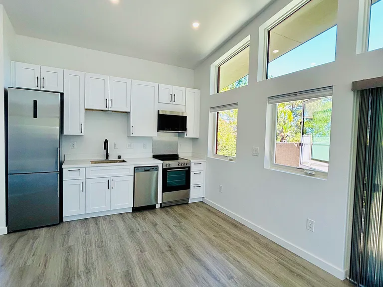 870 Windridge Cir #1 — Photo 32