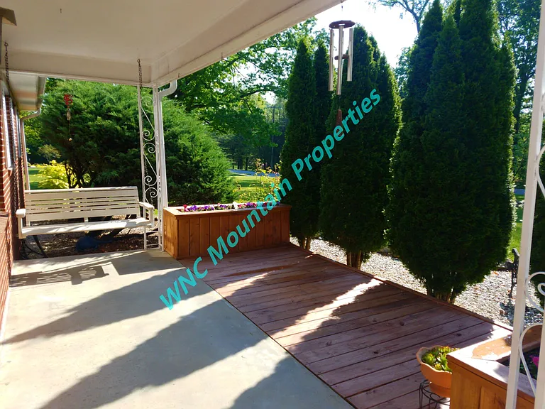 125 Saint John Rd — Photo 2