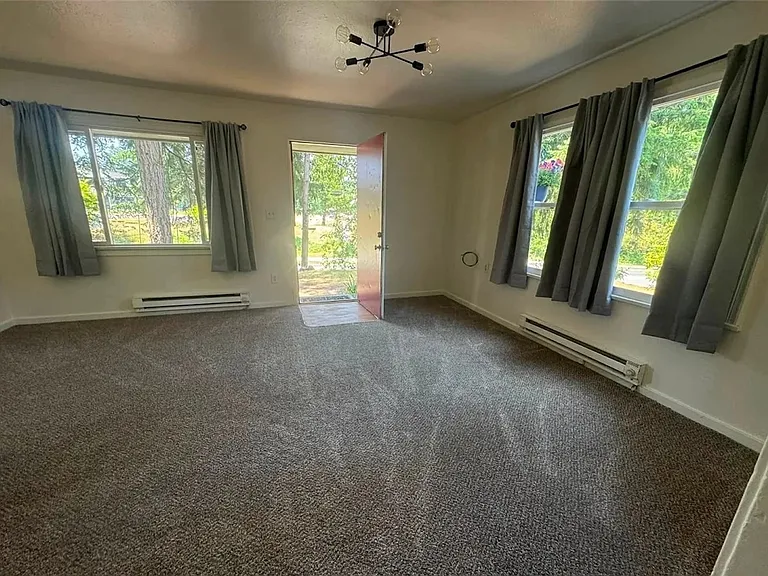 3915 Burwell St — Photo 5