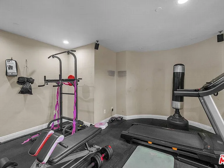 3110 Benedict Canyon Dr — Photo 62