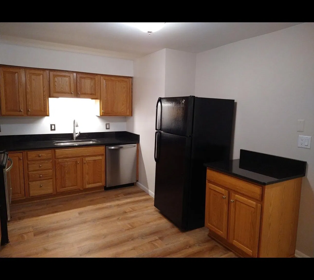 946 N Adams Rd — Photo 2