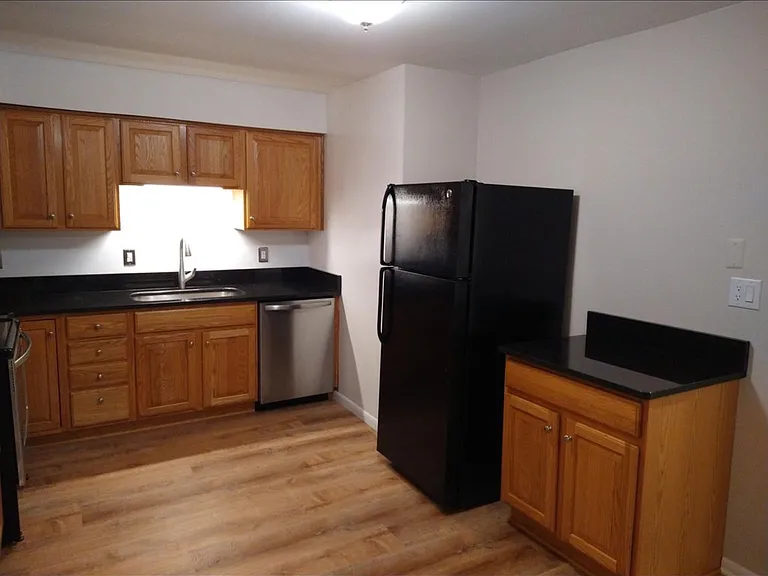 946 N Adams Rd — Photo 2