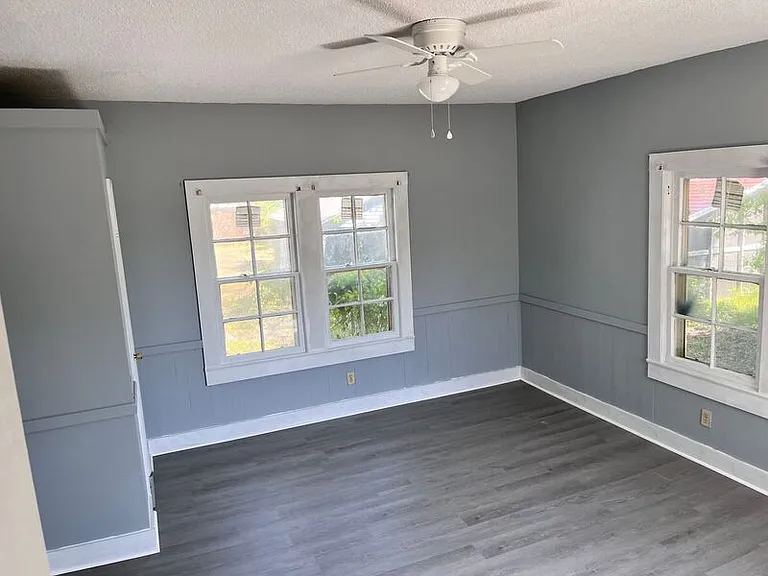 1527 Henley St — Photo 13