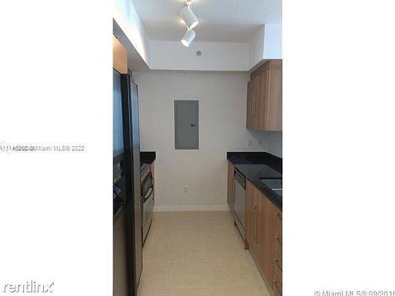 4th image of 325 Biscayne Blvd #4217