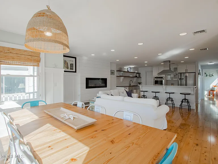 31 Washington Ave — Photo 6